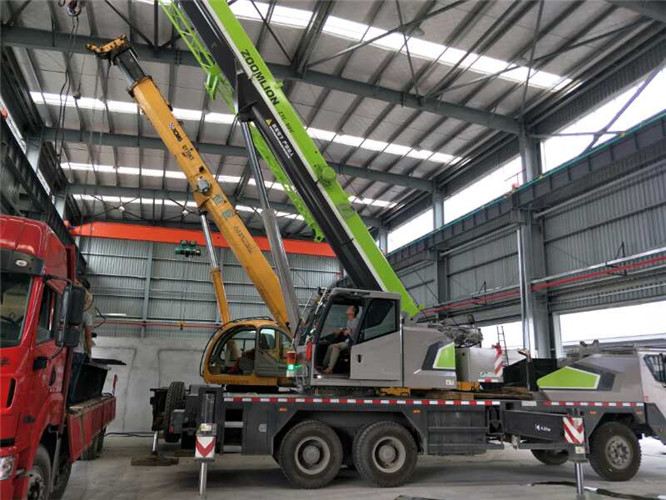 兴县高空车出租需要注意哪些安全事项？