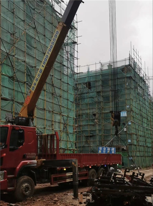 兴县“慢工细活”—— 吊车的 “微动控制” 技术