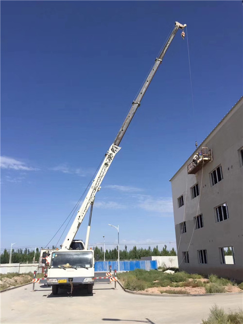 兴县“轻装强干”—— 吊车的 “轻量化臂架” 技术